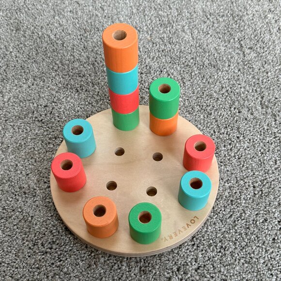 LOVEVERY pegboard and all 12 pegs from the Adventurer play kit 16 mo + - Picture 2 of 6